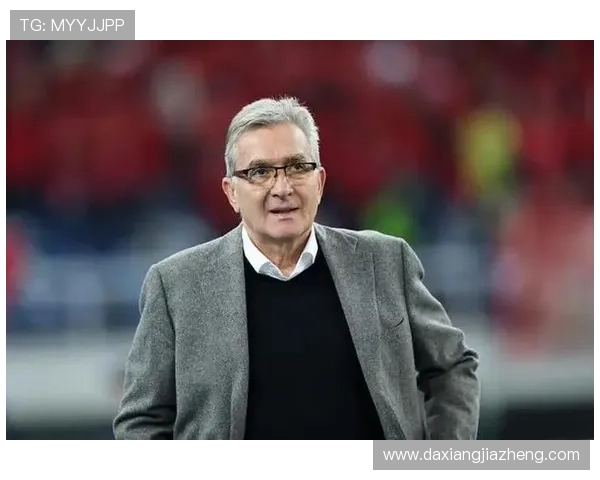 足球明星伊维奇的职业生涯与成就全景介绍及精彩图片展示