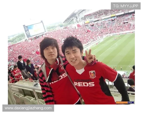 小春与足球明星的甜蜜邂逅在绿茵场上的爱情故事